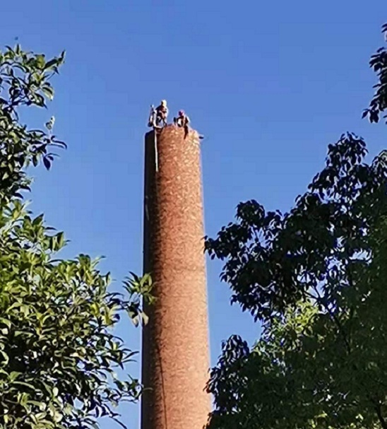 煙囪拆除公司:綠色拆除,助力城市環境升級